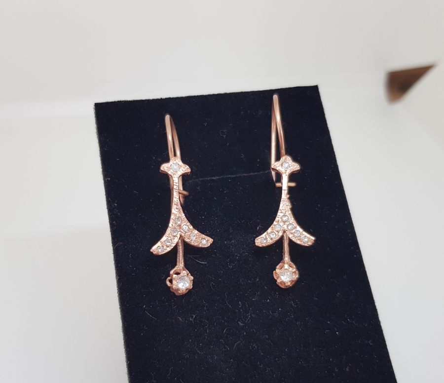 ELMAS TAŞLI GÜL MODEL KÜPE