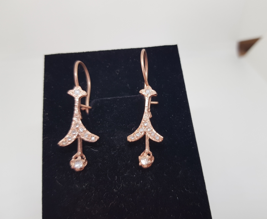 ELMAS TAŞLI GÜL MODEL KÜPE