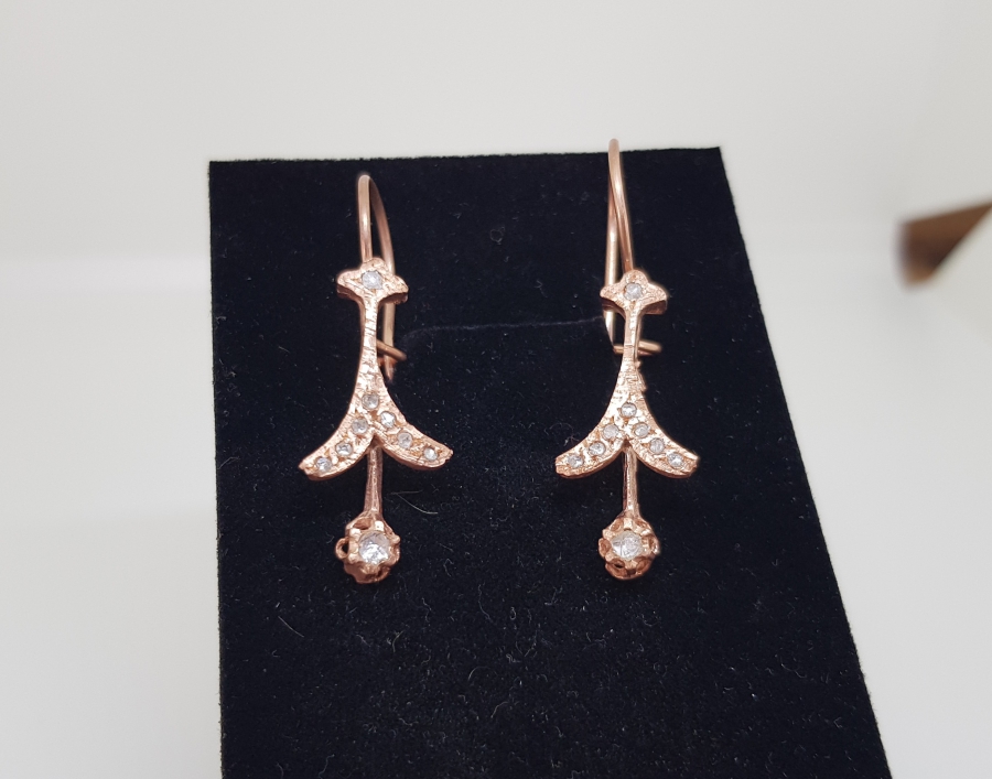 ELMAS TAŞLI GÜL MODEL KÜPE