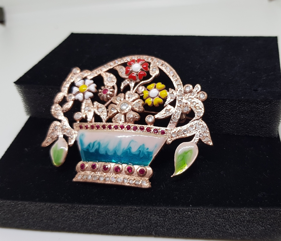 ÖZEL YAPIM MİNE İŞÇİLİKLİ VE PIRLANTA TAŞLI BROŞ