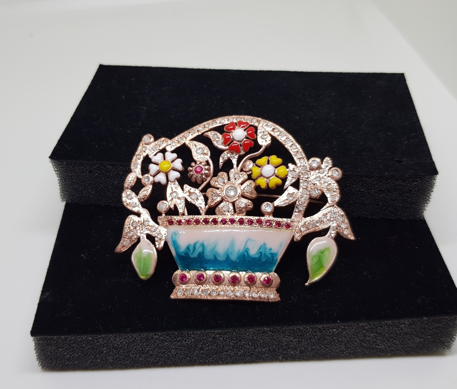 ÖZEL YAPIM MİNE İŞÇİLİKLİ VE PIRLANTA TAŞLI BROŞ