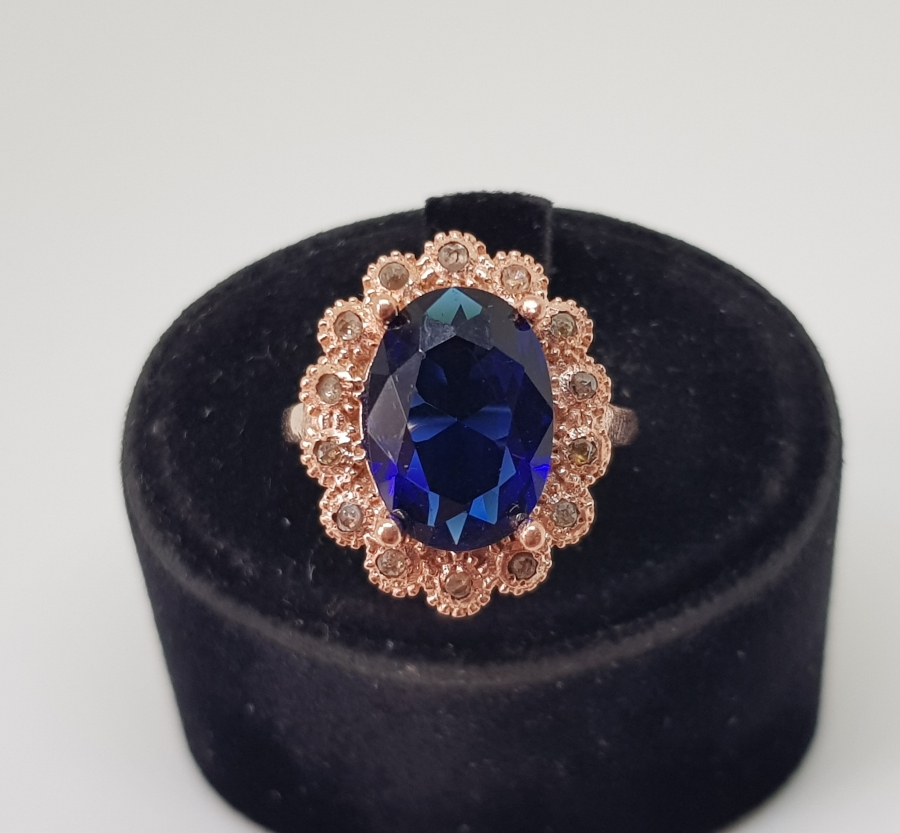 SAFİR VE PIRLANTA TAŞLI HÜRREM MODEL BÜYÜK BOY YÜZÜK