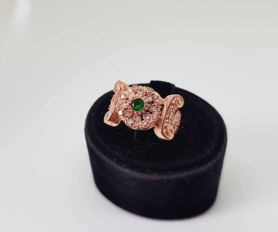 ZÜMRÜT VE ELMAS TAŞLI KOÇBAŞI MODELİ YÜZÜK