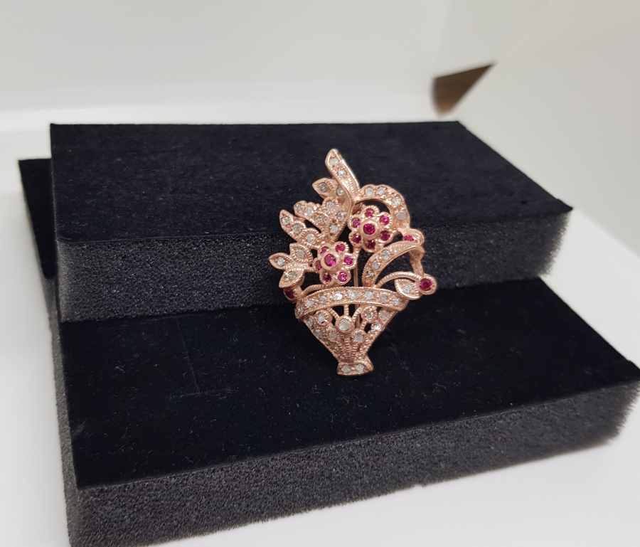 YAKUT VE ELMAS TAŞLI ÇİÇEK DEMETİ MODELİ BROŞ