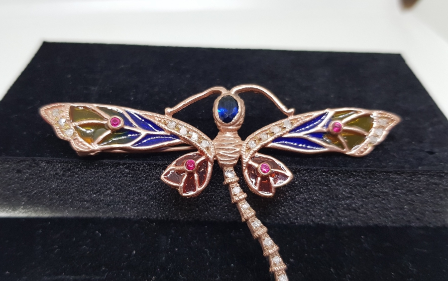 ÜZERİ MİNE İŞÇİLİKLİ YUSUFÇUK FORMLU BROŞ