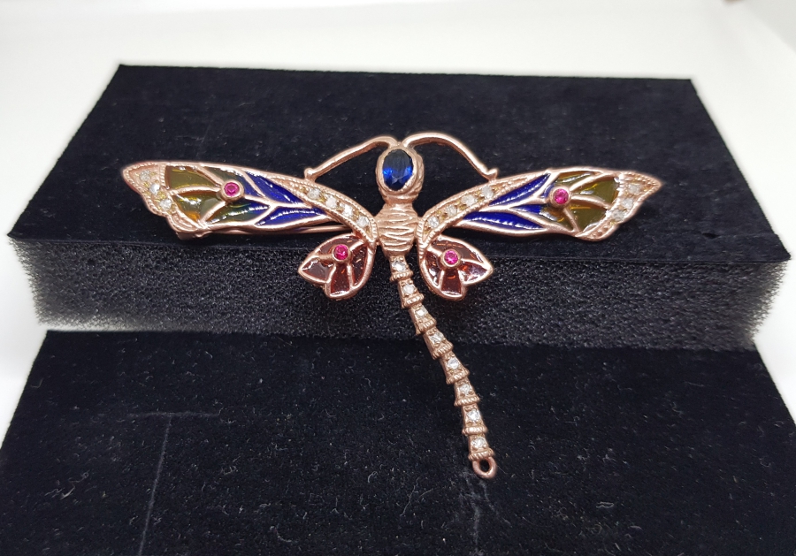 ÜZERİ MİNE İŞÇİLİKLİ YUSUFÇUK FORMLU BROŞ