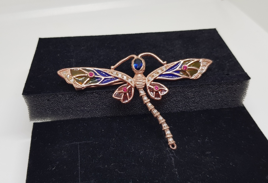 ÜZERİ MİNE İŞÇİLİKLİ YUSUFÇUK FORMLU BROŞ