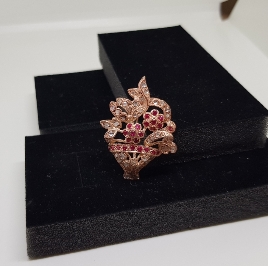 YAKUT VE ELMAS TAŞLI SAKSI ÇİÇEKLERİ MODELİ BROŞ