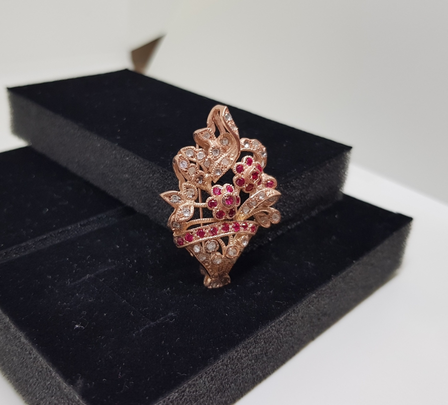 YAKUT VE ELMAS TAŞLI SAKSI ÇİÇEKLERİ MODELİ BROŞ