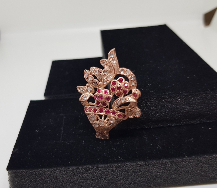 YAKUT VE ELMAS TAŞLI SAKSI ÇİÇEKLERİ MODELİ BROŞ