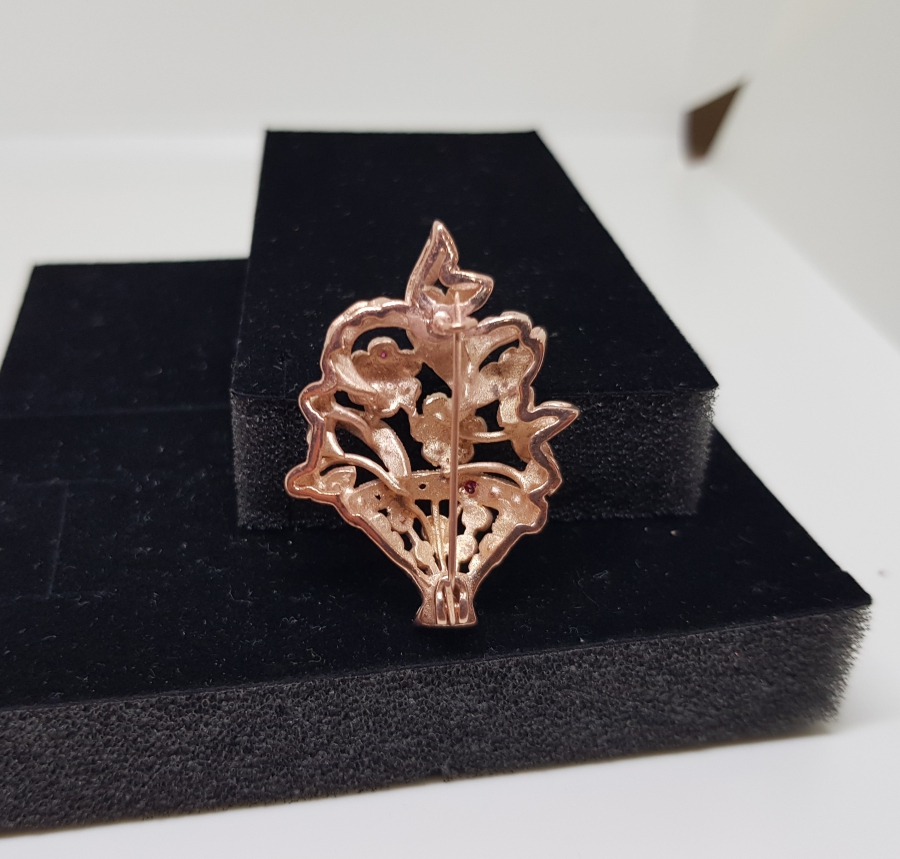 YAKUT VE ELMAS TAŞLI SAKSI ÇİÇEKLERİ MODELİ BROŞ