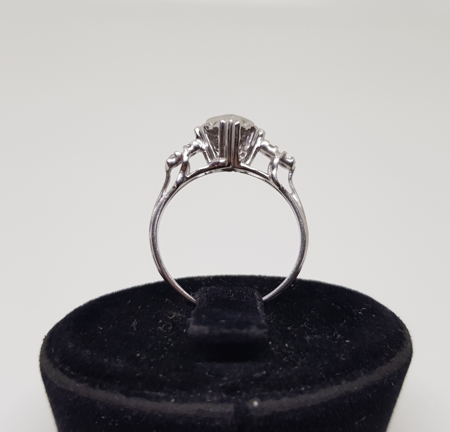 DÖRTGEN MODEL PIRLANTA TAŞLI YÜZÜK