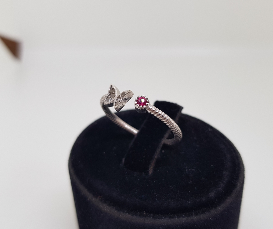 YAKUT VE ELMAS TAŞLI KELEBEK MODEL YÜZÜK