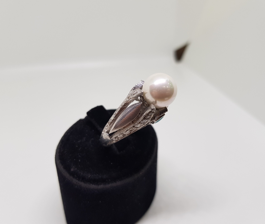 PIRLANTA TAŞLI İNCİLİ MODEL YÜZÜK