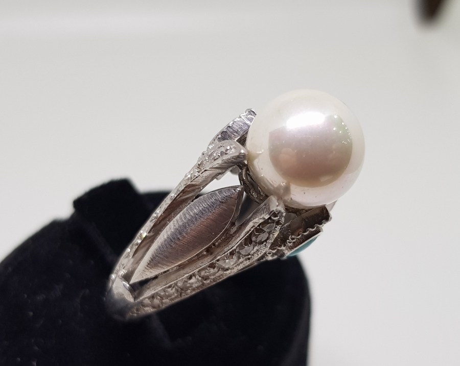 PIRLANTA TAŞLI İNCİLİ MODEL YÜZÜK