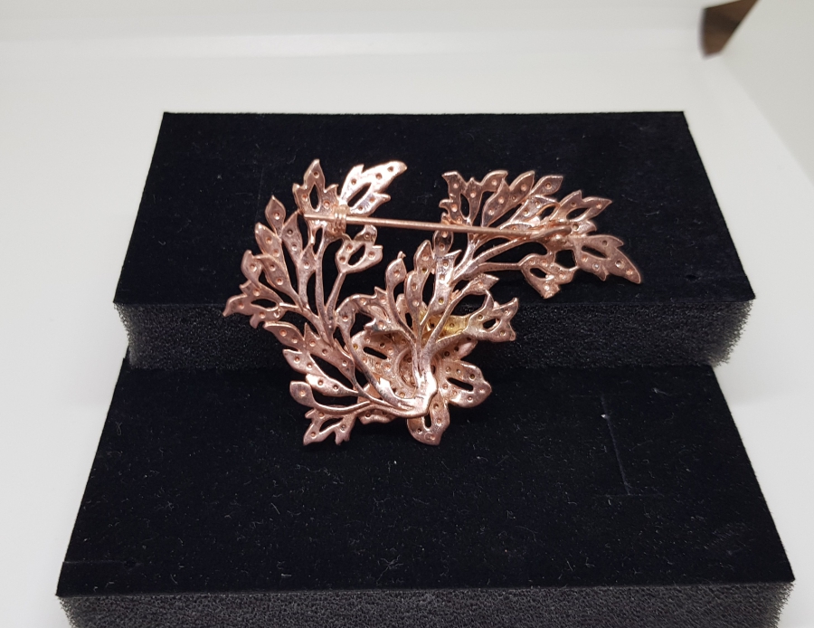 ÇİÇEKLİ DALLI MODEL ELMAS TAŞLI BROŞ