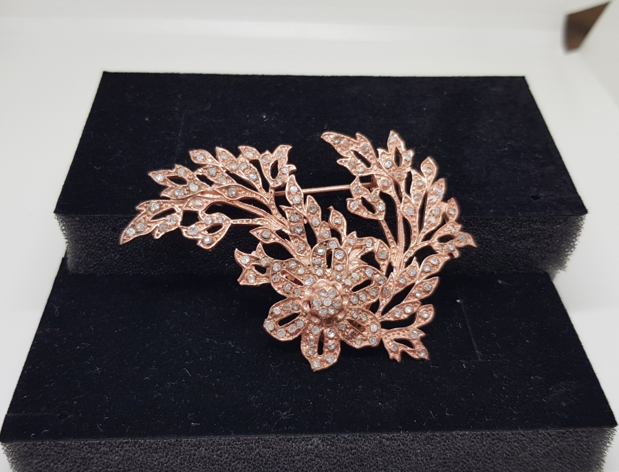 ÇİÇEKLİ DALLI MODEL ELMAS TAŞLI BROŞ