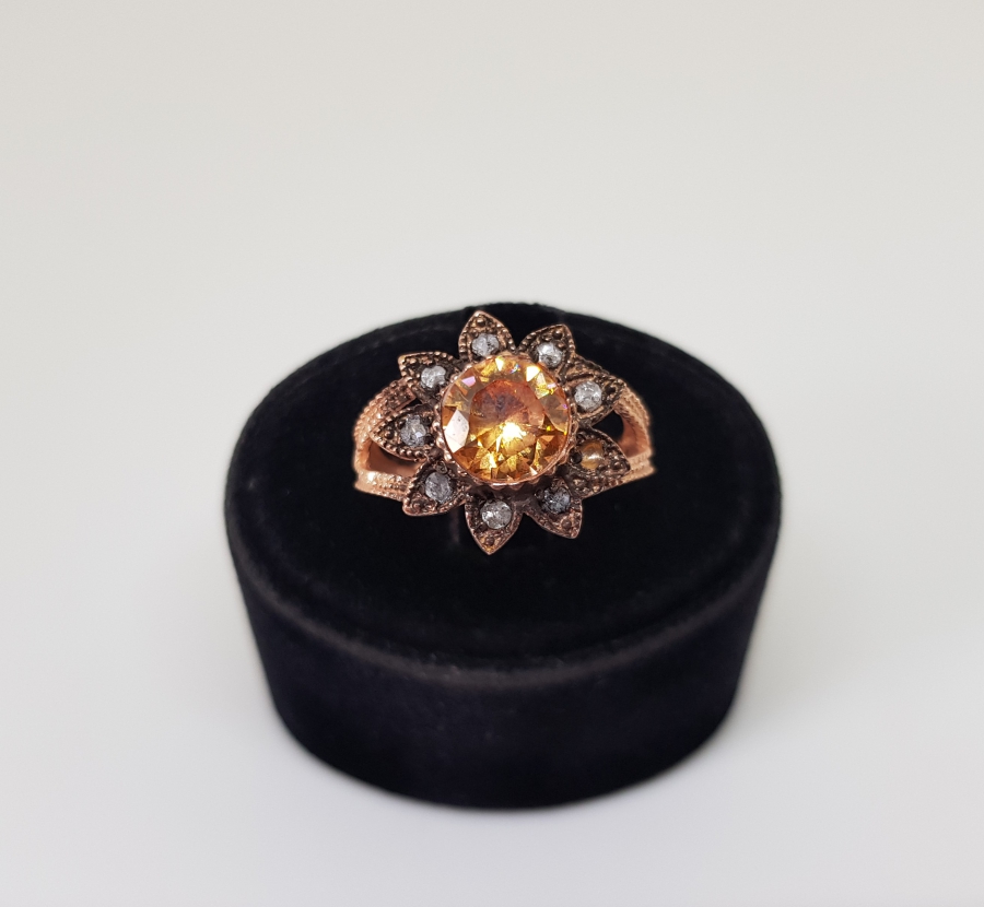 ZÜMRÜT VE ELMAS TAŞLI AYÇİÇEĞİ MODELİ YÜZÜK