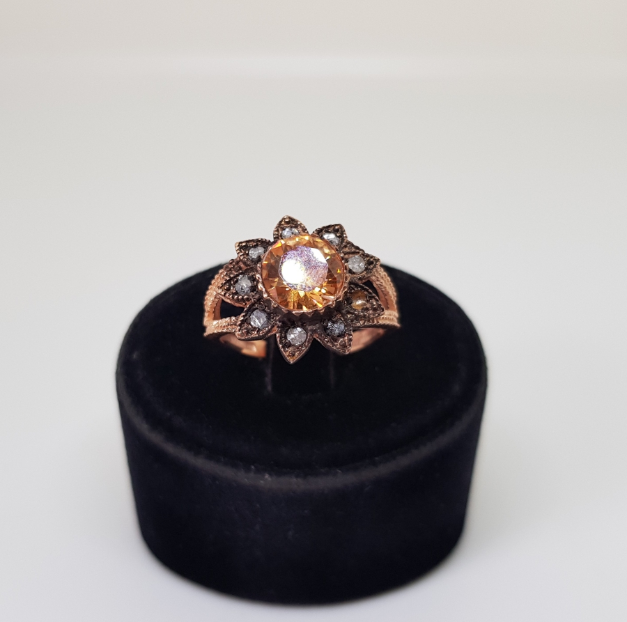 ZÜMRÜT VE ELMAS TAŞLI AYÇİÇEĞİ MODELİ YÜZÜK