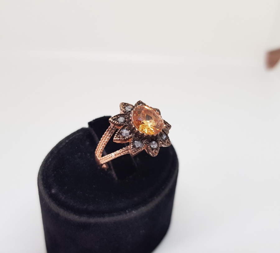 ZÜMRÜT VE ELMAS TAŞLI AYÇİÇEĞİ MODELİ YÜZÜK