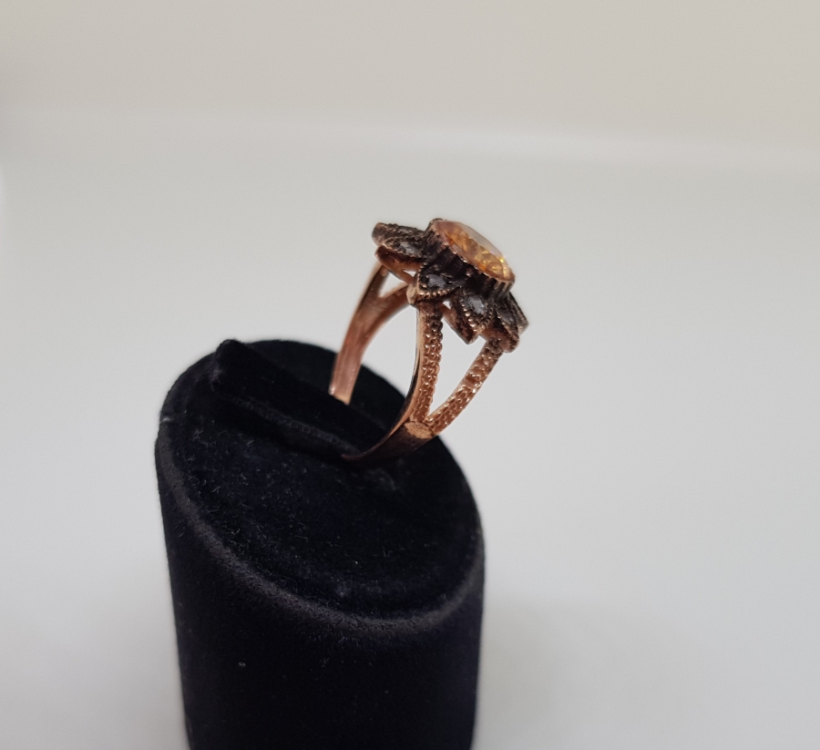 ZÜMRÜT VE ELMAS TAŞLI AYÇİÇEĞİ MODELİ YÜZÜK