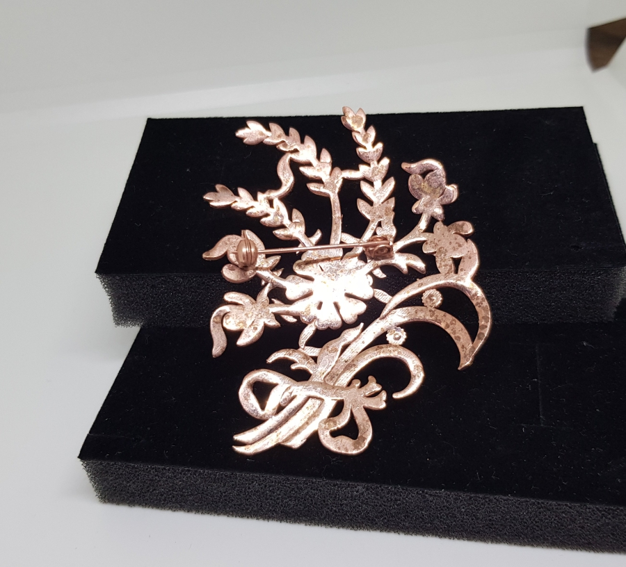 FİYONKLU ÇİÇEK MODELİ ELMAS TAŞLI BROŞ