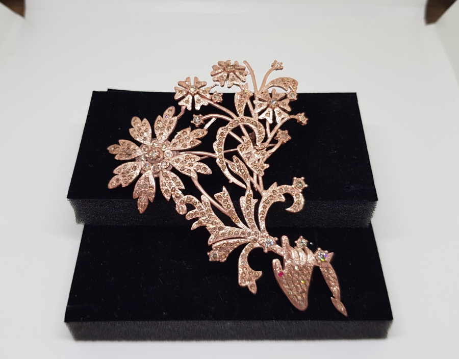 DALLI HANIMELİ MODELİ ELMAS TAŞLI BÜYÜK BOY BROŞ