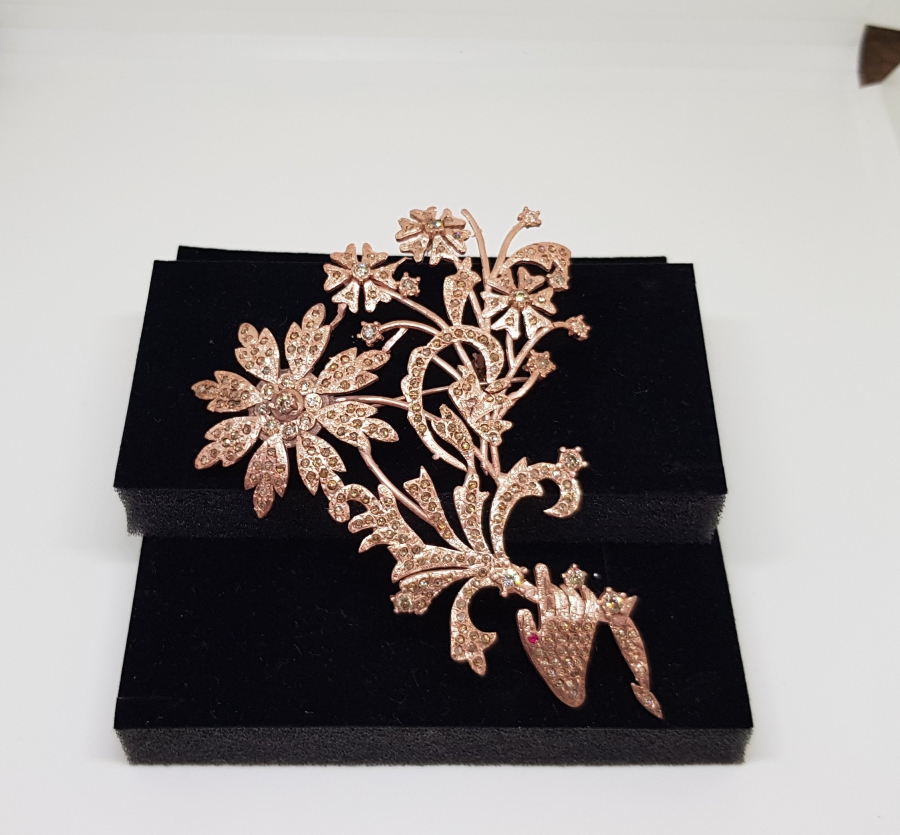 DALLI HANIMELİ MODELİ ELMAS TAŞLI BÜYÜK BOY BROŞ