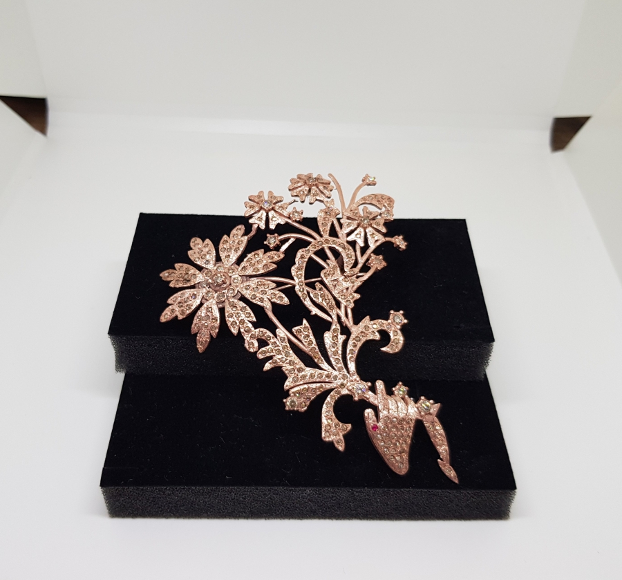 DALLI HANIMELİ MODELİ ELMAS TAŞLI BÜYÜK BOY BROŞ