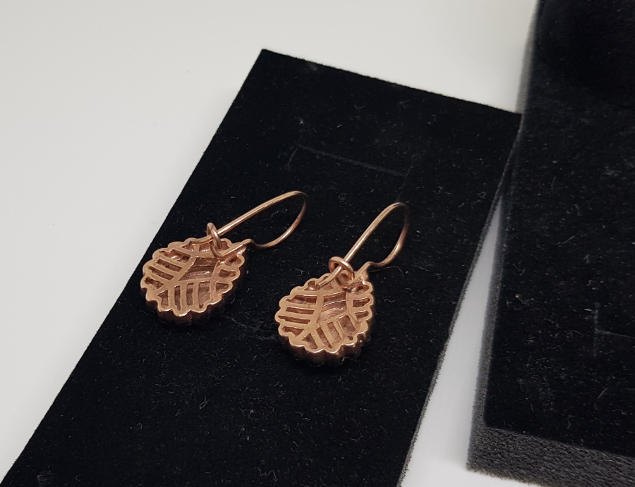 ELMAS TAŞLARLA SÜSLÜ DAMLA MODEL KÜPE