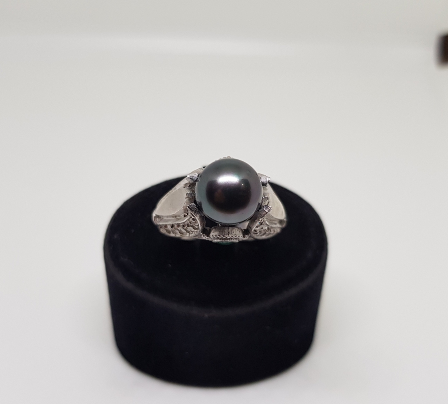 ELMAS TAŞLI SİYAH İNCİLİ YÜZÜK