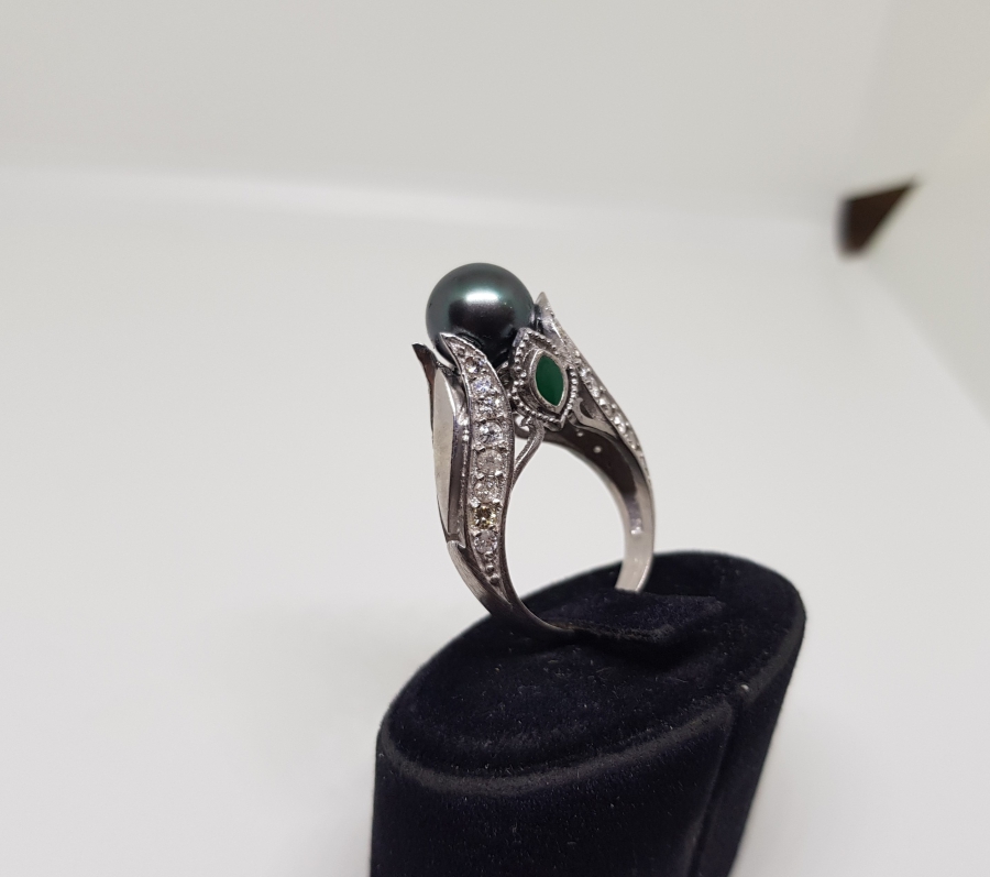 ELMAS TAŞLI SİYAH İNCİLİ YÜZÜK