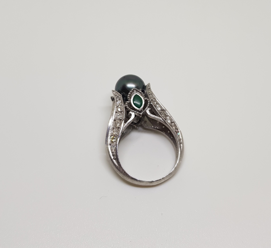 ELMAS TAŞLI SİYAH İNCİLİ YÜZÜK