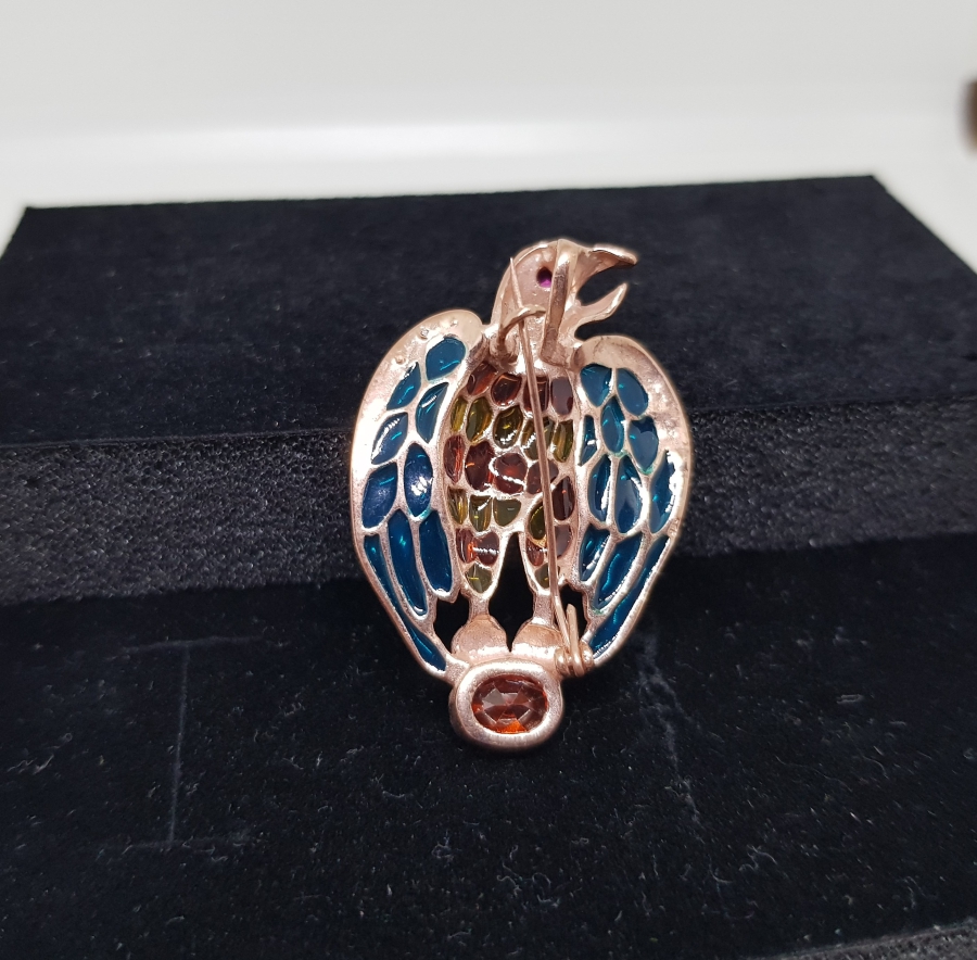 ATMACA FORMUNDA ELMAS VE MİNE İŞÇİLİKLİ BROŞ