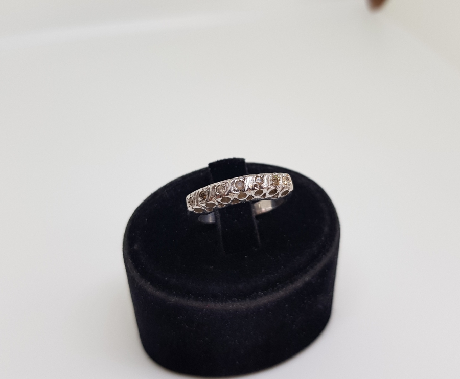 YEDİTAŞ MODELİ PIRLANTA TAŞLI YÜZÜK