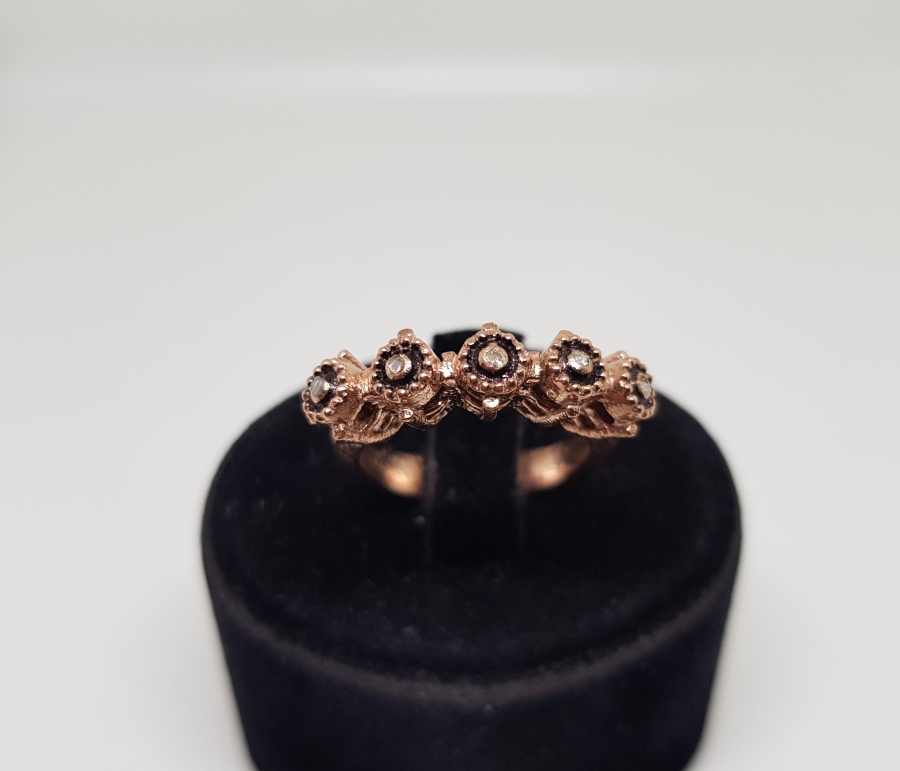 BEŞTAŞ MODELLİ ELMAS TAŞLI YÜZÜK