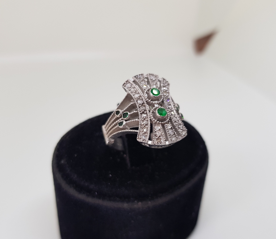 YAKUT ZÜMRÜT VE PIRLANTA TAŞLI AVRUPA MEKİK MODELİ YÜZÜK