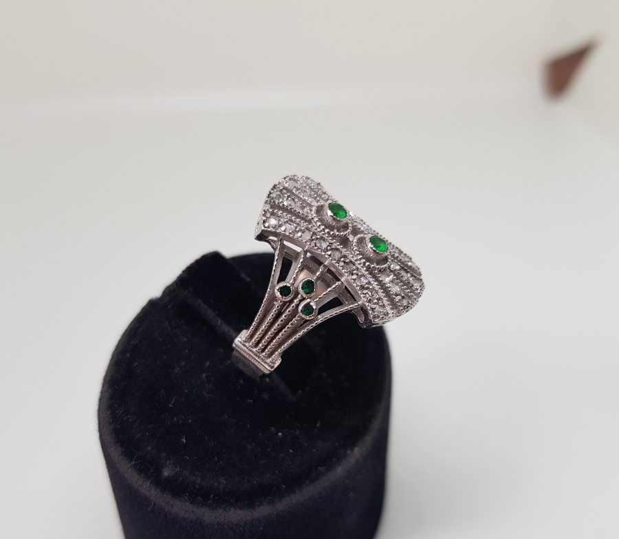 YAKUT ZÜMRÜT VE PIRLANTA TAŞLI AVRUPA MEKİK MODELİ YÜZÜK