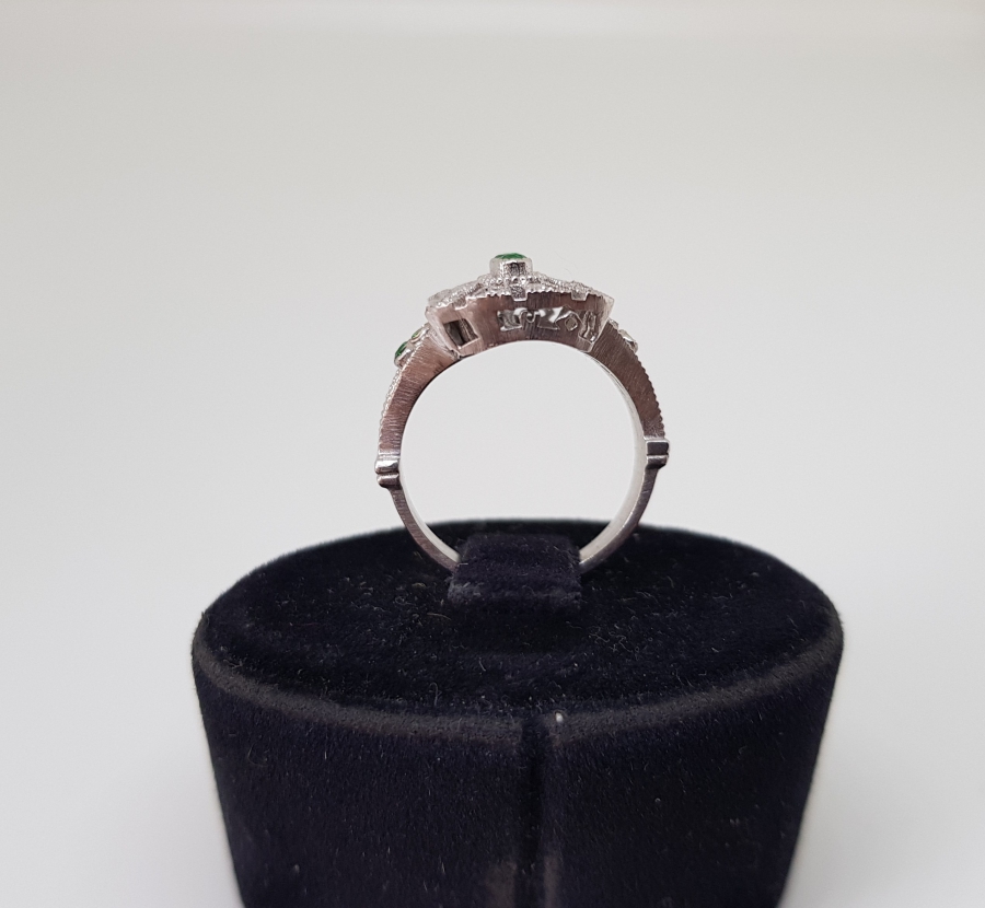 YAKUT ZÜMRÜT VE PIRLANTA TAŞLI AVRUPA MEKİK MODELİ YÜZÜK