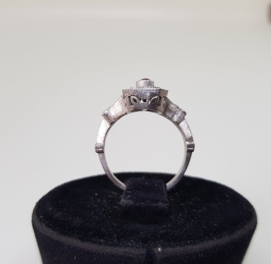 YAKUT VE PIRLANTA TAŞLI BAGET MODELİ YÜZÜK