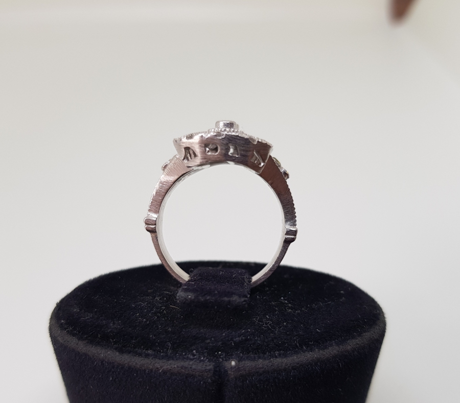 PIRLANTA VE SİTRİN TAŞLI EĞRİ BAGET MODEL YÜZÜK