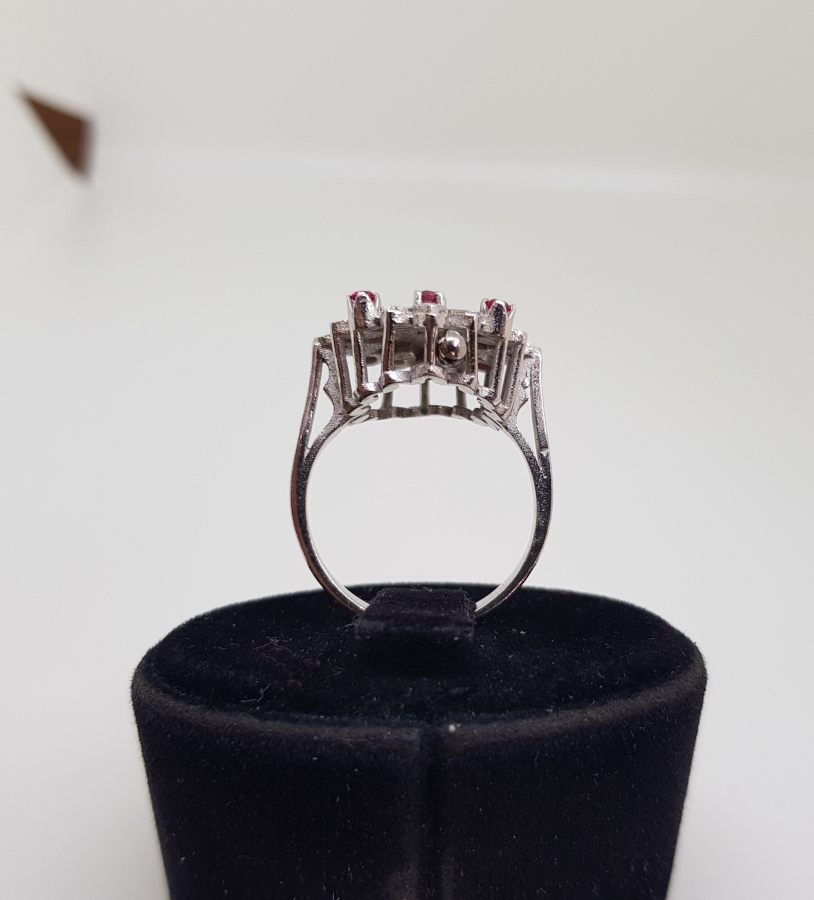 YAKUT TAŞLARLA SÜSLÜ GÜNEŞ MODELİ PIRLANTA YÜZÜK