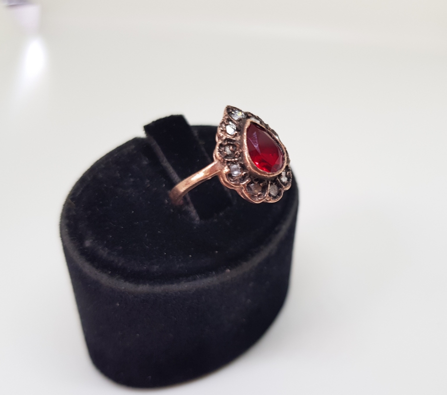 DAMLA MODELLİ ELMAS TAŞLI YÜZÜK