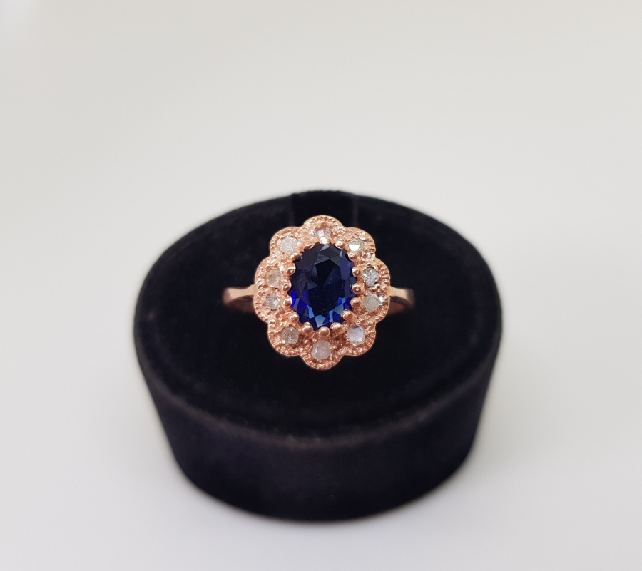 PIRLANTA VE SAFİR TAŞLI PAPATYA MODEL YÜZÜK