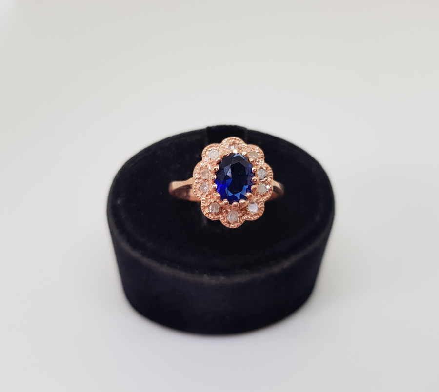 PIRLANTA VE SAFİR TAŞLI PAPATYA MODEL YÜZÜK