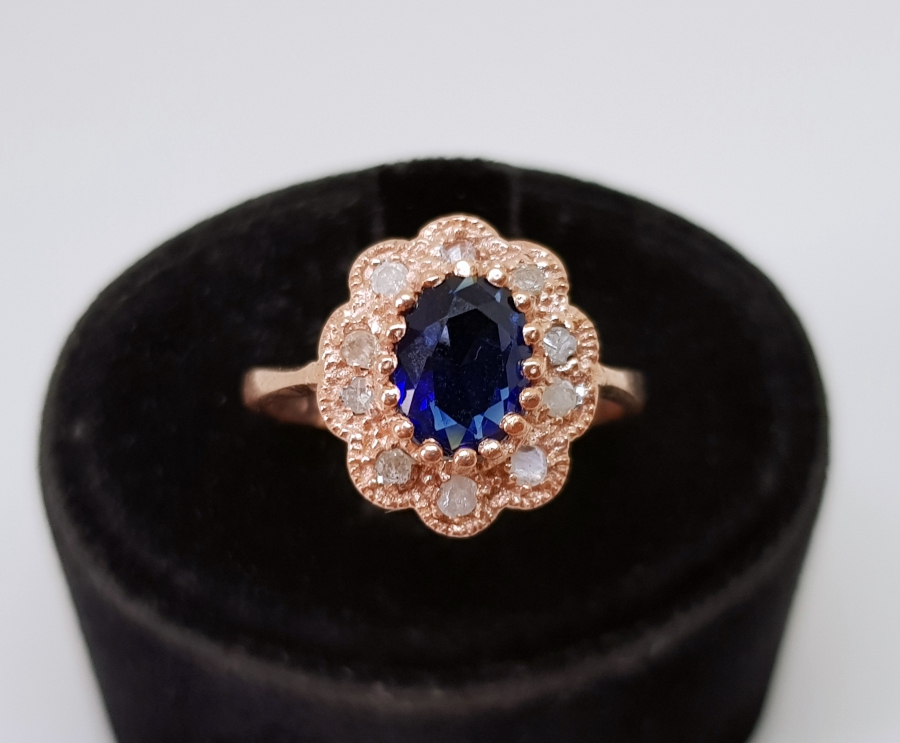 PIRLANTA VE SAFİR TAŞLI PAPATYA MODEL YÜZÜK