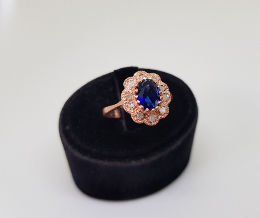 PIRLANTA VE SAFİR TAŞLI PAPATYA MODEL YÜZÜK