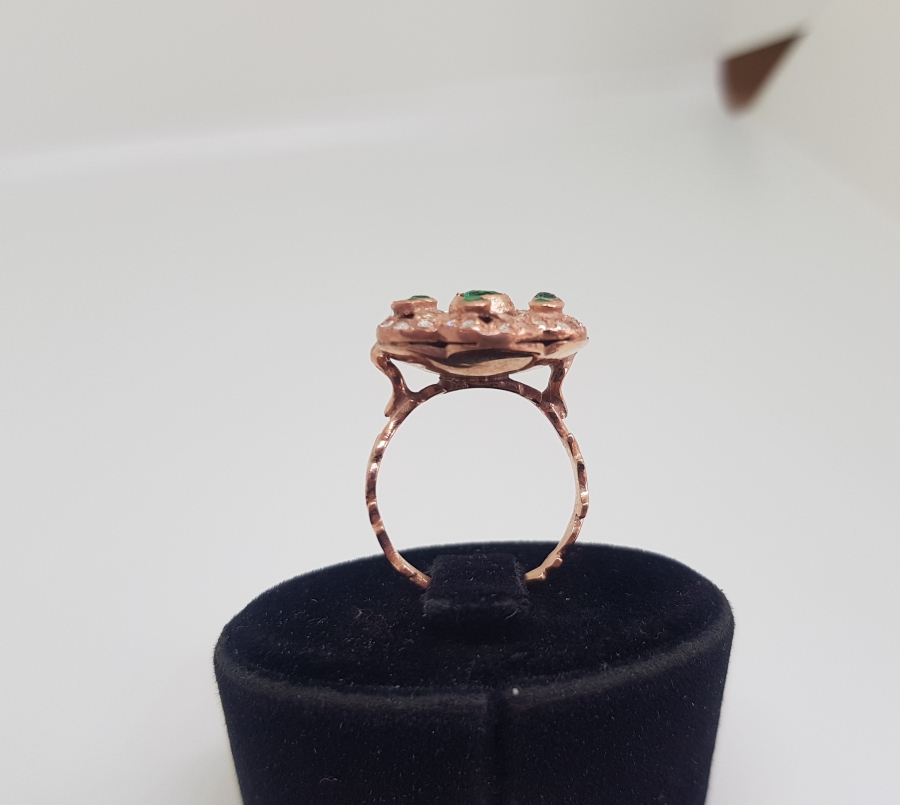 ELMAS VE ZÜMRÜT TAŞLARLA SÜSLÜ ŞIMARIK MODEL YÜZÜK