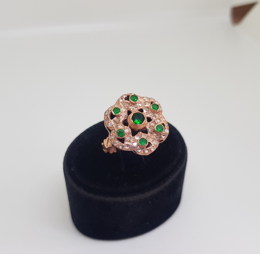 ELMAS VE ZÜMRÜT TAŞLARLA SÜSLÜ ŞIMARIK MODEL YÜZÜK