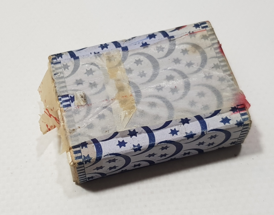 OSMANLI DÖNEMİ AY YILDIZLI VE ÜZERİ OSMANLICA YAZILI DİVİT UCU KUTUSU